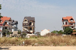 Hàng loạt cán bộ TP HCM bị phê bình vì sai phạm đất đai