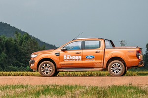 Ford Ranger Wildtrak thêm bản 2.2 AT 4x4 mới.