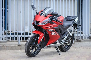 Yamaha R15 thế hệ mới xuất hiện tại Hà Nội.