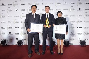 Đại diện Phát Đạt chụp hình cũng đại diện của Masteri Thảo Điền Investment