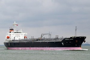 Tàu nước ngoài mắc cạn ở Bình Thuận. Ảnh:T.H