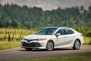 Camry 2018 XSE bản cao cấp nhất giá gần 35.000 USD.