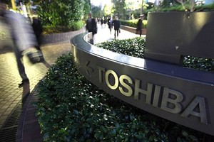 Toshiba vẫn đang chật vật bán mảng chip để tồn tại. Ảnh:AFP