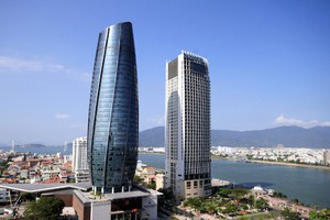 Tòa nhà hành chính Đà Nẵng (hình tròn), nơi 1.500 công chức thành phố đang làm việc. Ảnh:Nguyễn Đông.