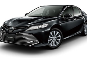 Ngoại thất Daihatsu Altis có nhiều điểm tương đồng với Toyota Camry thế hệ mới.