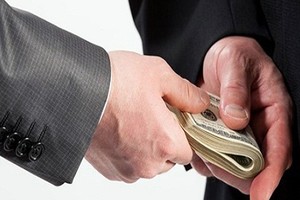 Bắt tạm giam Trưởng phòng Thanh tra Cục thuế Bình Định nhận hối lộ 130 triệu đồng