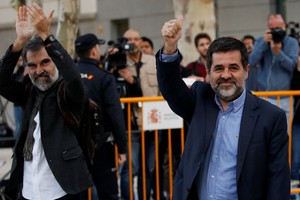 Ông Jordi Cuixart (trái) và Jordi Sanchez. Ảnh:Reuters.