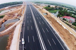 Trình Quốc hội đầu tư cao tốc Bắc Nam qua 32 tỉnh thành