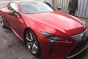 LC500 đầu tiên về Việt Nam.