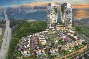 Phoenix Legend Ha Long Bay Villas and Hotel tọa lạc trên đỉnh đồi Bãi Cháy cao 86m so với mực nước biển, nhìn thẳng ra vịnh Hạ Long.