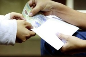 Cán bộ thuế nhận lót tay 50 triệu đồng của doanh nghiệp