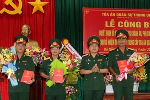 Tòa án Quân sự TƯ trao quyết định bổ nhiệm cán bộ