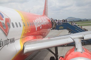 Máy bay hạ cánh khẩn ở Đà Nẵng để cứu khách khó thở