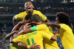 Serbia 0-2 Brazil: Neymar không còn là trung tâm, Brazil xứng đáng nhất bảng E