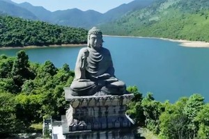 Ngắm phố Huế, sông Hương thơ mộng từ trên cao