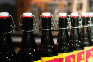 Bia thủ công giá tiền triệu biếu Tết