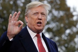 Ông Trump chuẩn bị “tung đòn” vào các công ty viễn thông Trung Quốc