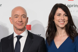 Ông chủ Amazon - Jeff Bezos và MacKenzie Bezos. Ảnh:AFP