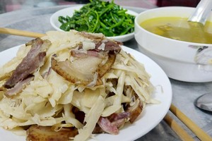 Măng đắng xào thịt lợn hun khói nên thử ở Mẫu Sơn