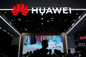 Gian hàng của Huawei tại triển lãm công nghệ CES năm ngoái ở Trung Quốc. Ảnh: Reuters.