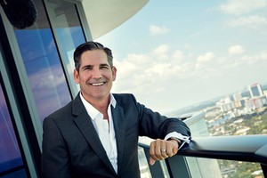 Triệu phú tự thân Grant Cardone.
