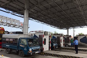Trạm BOT Cần Thơ - Phụng Hiệp đã có làn thu phí không dừng. Ảnh:Cửu Long.
