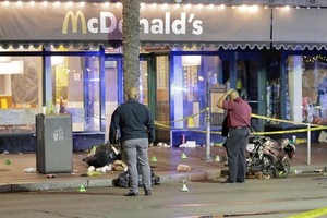 Hiện trường vụ xả súng tại khu French Quarter, thành phố New Orleans, Mỹ, sáng 1/12. Ảnh: Nola.