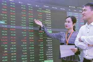 Giá trị giao dịch tính riêng trên HOSE gần đây đạt 16.000 - 18.000 tỷ đồng/phiên. Ảnh: Dũng Minh.