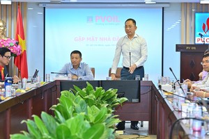 Ông Cao Hoài Dương, Chủ tịch HĐQT (phải) và ông Đoàn Văn Nhuộm, Tổng Giám đốc PVOIL (trái) chủ trì buổi gặp mặt