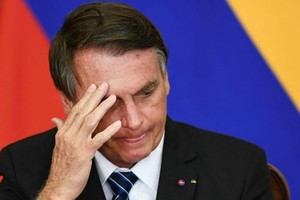 Vì sao Tổng thống Brazil bị đe dọa luận tội “tội ác chống lại loài người’? 