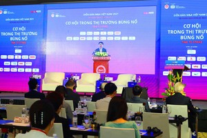 Ông Trần Quốc Phương, Thứ trưởng Bộ Kế hoạch và Đầu tư phát biểu tại diễn đàn - Ảnh: Lê Toàn.