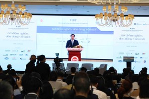 Thứ trưởng Bộ Kế hoạch và Đầu tư Trần Duy Đông gửi lời phát biểu chào mừng tới Diễn đàn. Ảnh: Lê Toàn