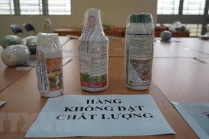 Phân bón, thuốc bảo vệ thực vật hàng không đạt chất lượng bị tịch thu, lưu giữ mẫu trưng bày tại Sở Nông nghiệp và Phát triển Nông thôn tỉnh Tây Ninh.