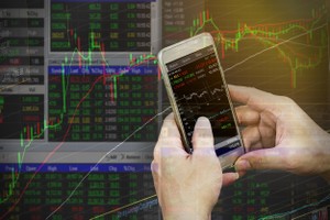 Ngân hàng, bán lẻ, hàng hoá sẽ bị ảnh hưởng ra sao nếu Fed tăng lãi suất? 