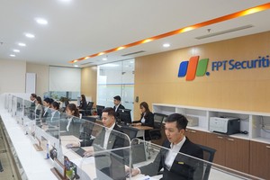 Chứng khoán FPT (FTS): Cổ phiếu liên tục phá đỉnh, Tổng giám đốc mua thêm hơn 160.000 cổ phiếu