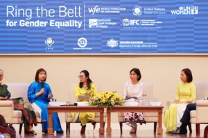 Các diễn giả trao đổi tại phiên thảo luận. Ảnh: Lê Toàn