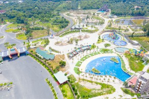 Thanh Long Water Park nhất cận lân - nhì cận thân với Cáp treo núi Cấm đã tạo thành 1 tổ hợp du lịch nghỉ dưỡng rất đặc biệt của du lịch Việt.