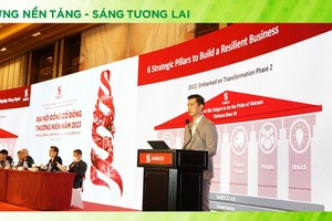 Tổng giám đốc Neo Gim Siong Bennett phát biểu tại Đại hội đồng cổ đông năm 2023.