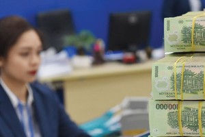 Lãi suất tiết kiệm kỳ hạn dài chạm đỉnh mới