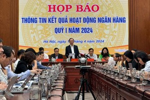 Ông Đào Minh Tú, Phó Thống đốc NHNN phát biểu tại buổi họp báo 