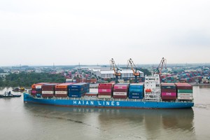 Cổ phiếu vận tải biển bật tăng theo giá cước