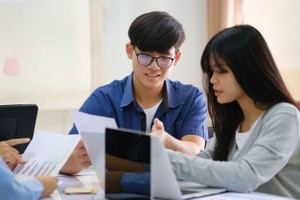 Chuyện đầu tư của GenZ: Cơ hội lớn hay cái bẫy ngọt ngào?