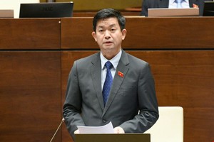 Tổng thư ký Quốc hội Lê Quang Tùng trình nội dung sửa đổi, bổ sung Chương trình Kỳ họp.