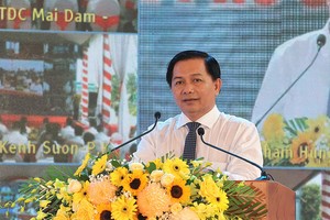 Chủ tịch UBND TP. Cần Thơ Trần Văn Lâu phát biểu tại Lễ khởi công, khánh thành các công trình, dự án chào mừng Đại hội Đảng Thành phố