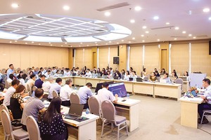 Ông Nguyễn Quốc Hùng, đại diện Hiệp hội Kinh doanh vàng Việt Nam phát biểu tại Hội thảo. 