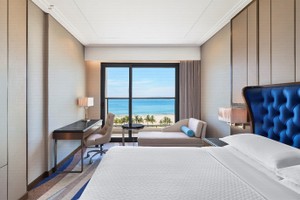 Không gian nghỉ dưỡng bên biển hiện đại, sang trọng.