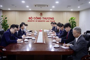 Thứ trưởng Bộ Công Thương Nguyễn Hoàng Long làm việc với Tập đoàn Doosan Enerbility, sáng 2/2/2026.