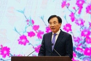 Bộ trưởng, Chủ nhiệm Văn phòng Chính phủ Trần Văn Sơn thông tin tại cuộc Họp báo. Ảnh: Đức Minh.