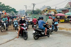 TP.HCM sẽ lập đoàn kiểm tra về thi công đào đường, thu dọn rào chắn công trình dự án