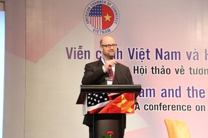 Ông Adam Sitkoff, Giám đốc điều hành Phòng Thương mại Hoa Kỳ tại Hà Nội (AmCham) trong một cuộc hội thảo về hợp tác Việt Nam - Hoa Kỳ